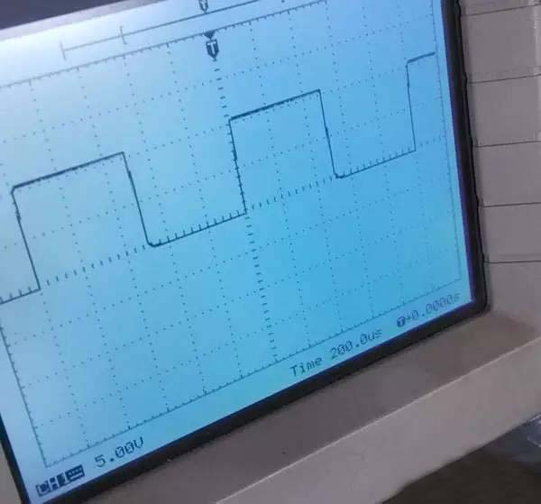 三极管基极接下拉电阻,MOS管接栅极接下拉电阻